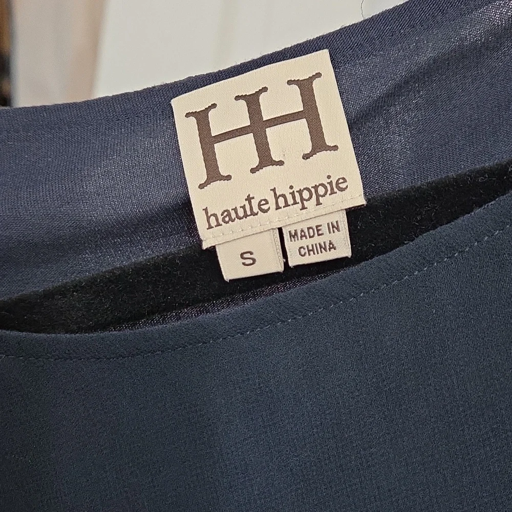 HAUTE HIPPIE DRAMATIC ASYMMETRICAL FLOWY CHIFFON OVERLAY SCARF TOP MIDNIGHT BLUE - Picture 4 of 9